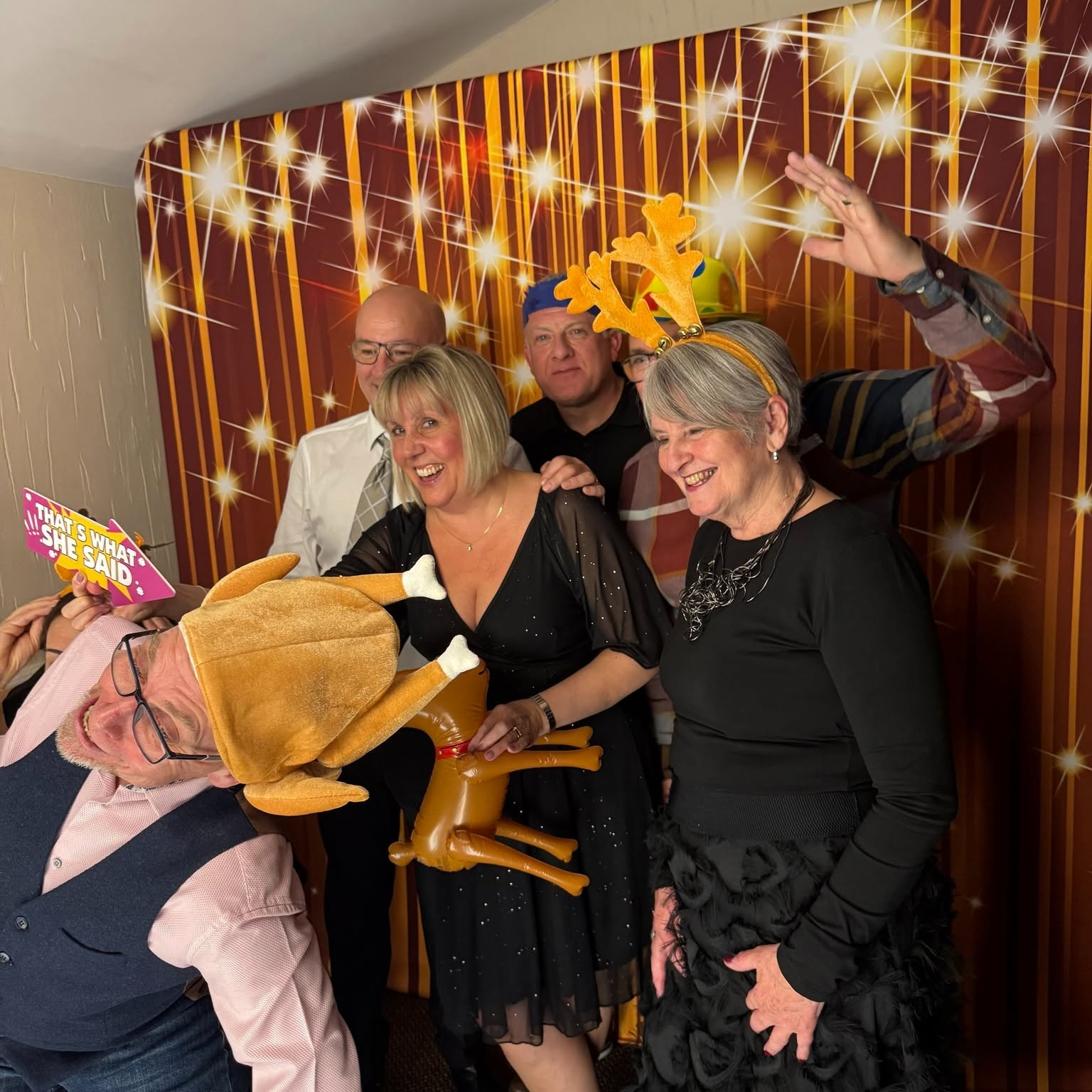 Backdrop photobooth with guests